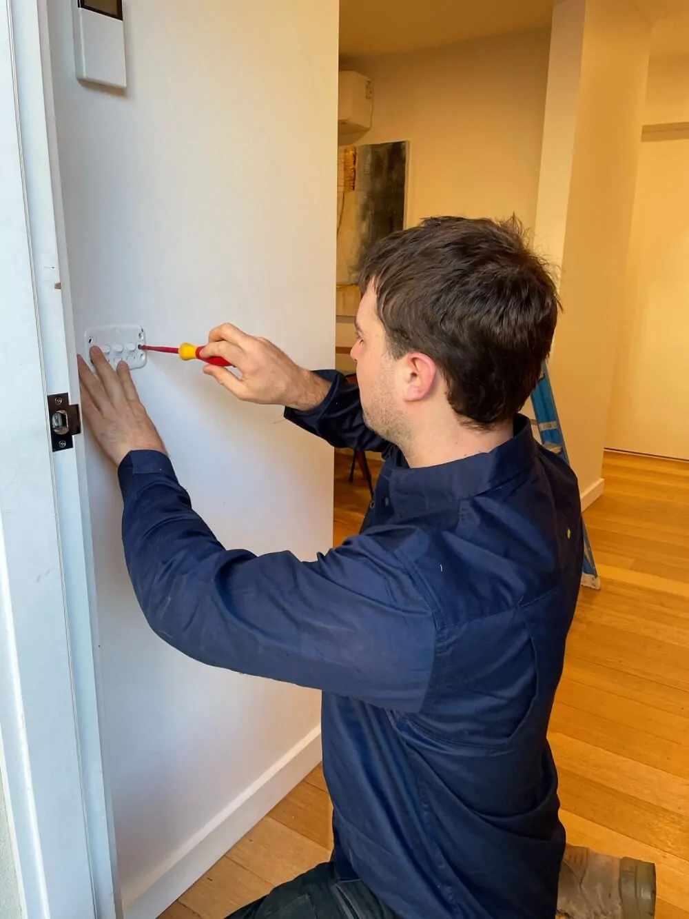 https://prolecelectricalanddataservices.com.au/wp-content/uploads/2025/02/LIGHT-SWITCH-INSTALLATION1-1.jpg